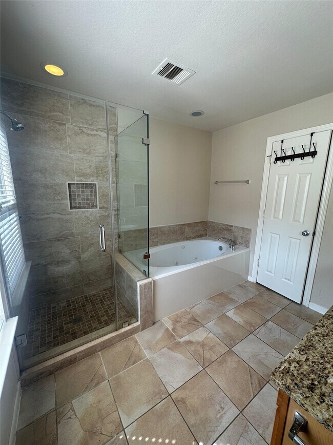 Building Photo - 3514 Clearview Cir