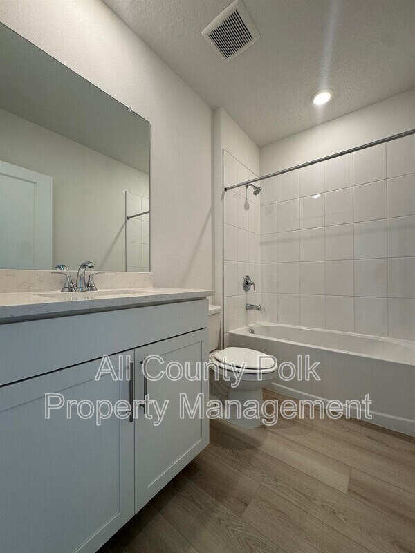 Building Photo - 2061 Rosewood Dr