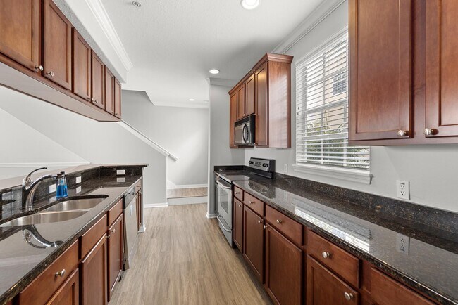 Building Photo - 509 S Matanzas Ave