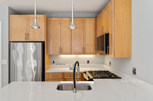 Building Photo - 70 Lincoln St