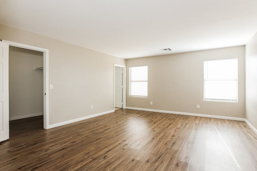 Building Photo - 11545 W Scotts Dr