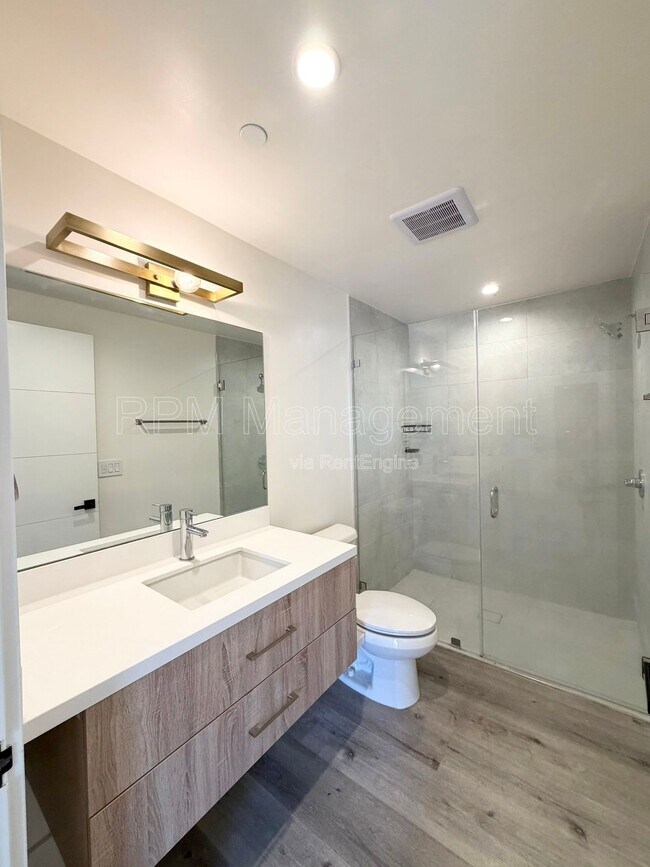 Building Photo - 5923 Laurel Canyon Blvd