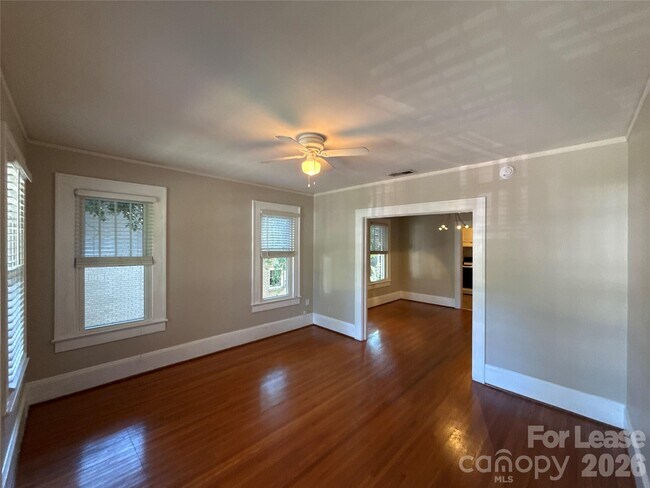 Building Photo - 518 Oakland Ave