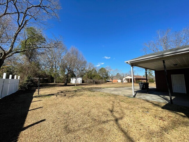 Building Photo - 903 N Audubon Ave