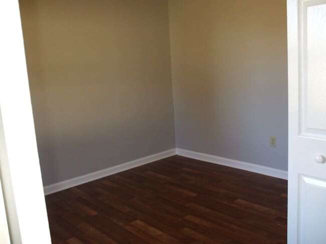 Building Photo - 816 W Town Ct