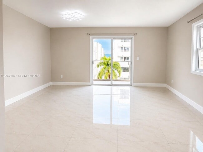 Building Photo - 4122 Collins Ave