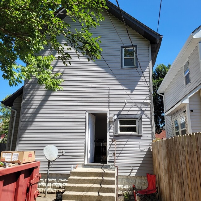 Building Photo - 221 S Highland Ave