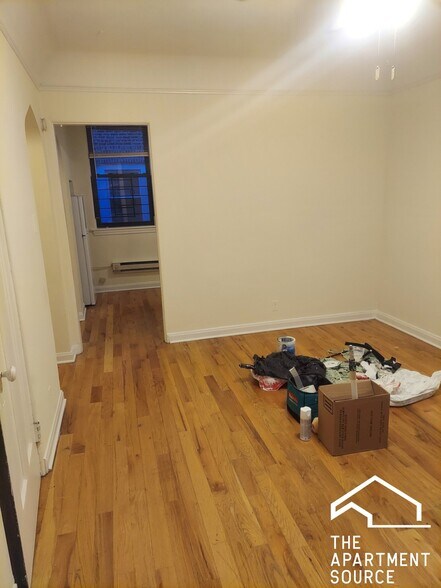 Building Photo - 4415 N Wolcott Ave