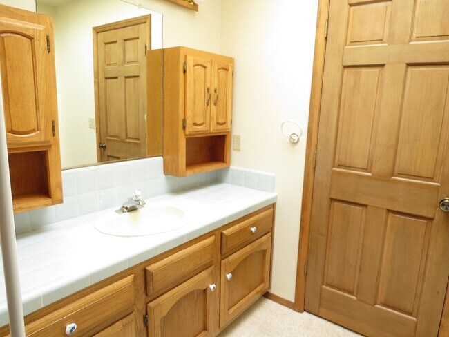 Building Photo - Fabulous Find!