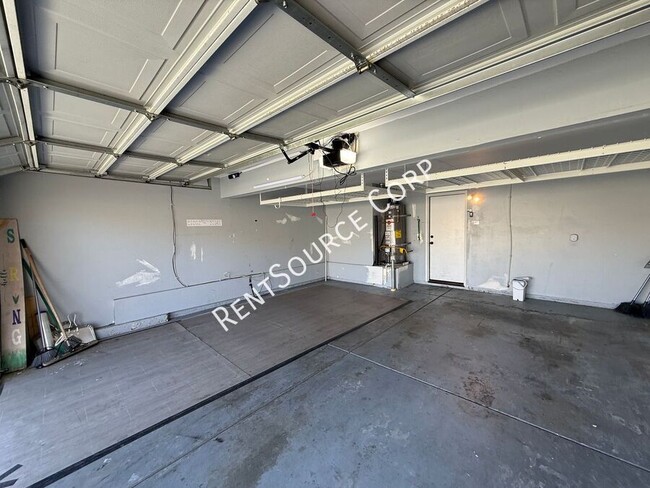 Building Photo - 38706 Annette Ave