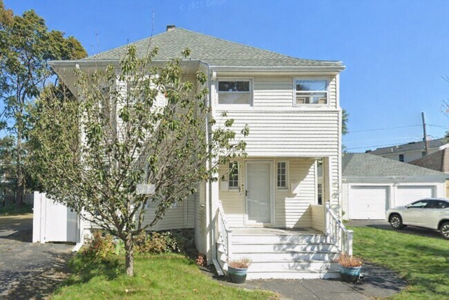 Building Photo - 38 Milton St