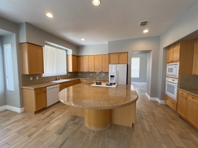 Building Photo - Stunning 2 story, 5-bedroom home in Rhodes Ranch