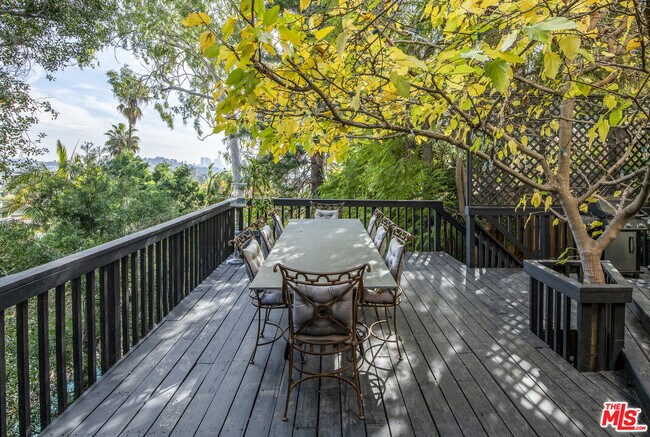 Building Photo - 4458 Dundee Dr