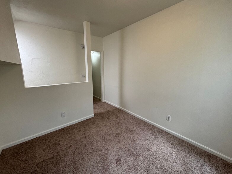 Building Photo - 1 E Navajo Rd