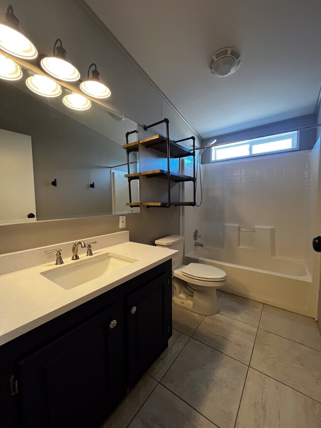 Building Photo - Pioneer