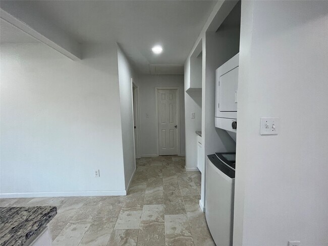 Building Photo - 12829 High Star Dr