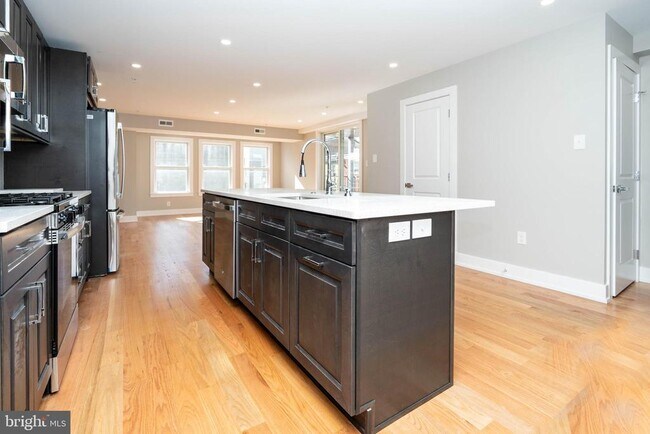 Building Photo - 1711 S 5th St