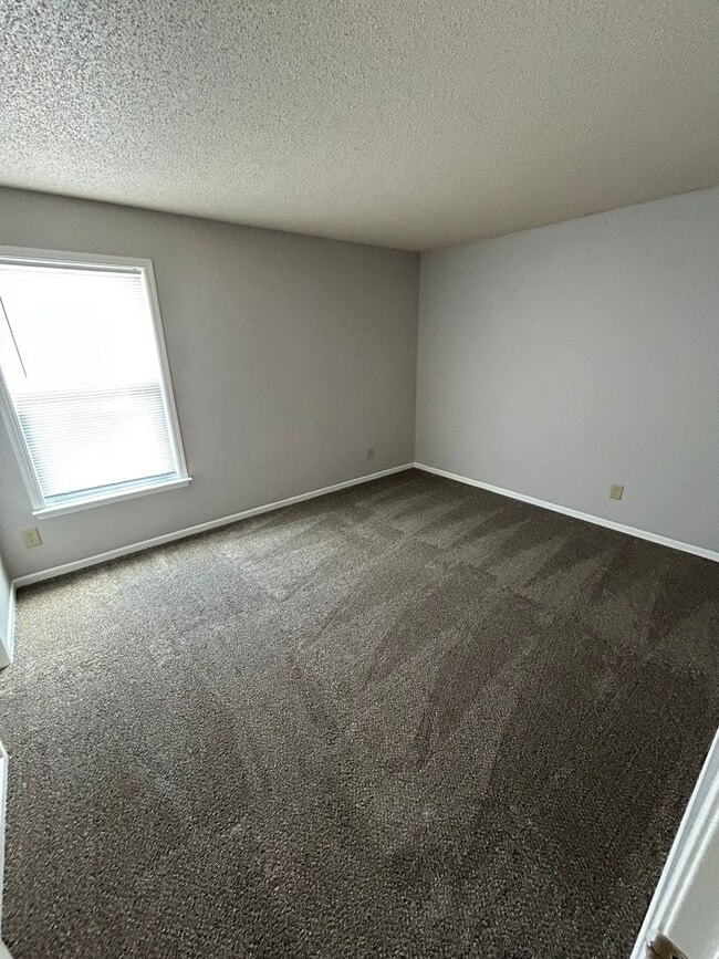 Building Photo - Franklin IN - 3 BR home