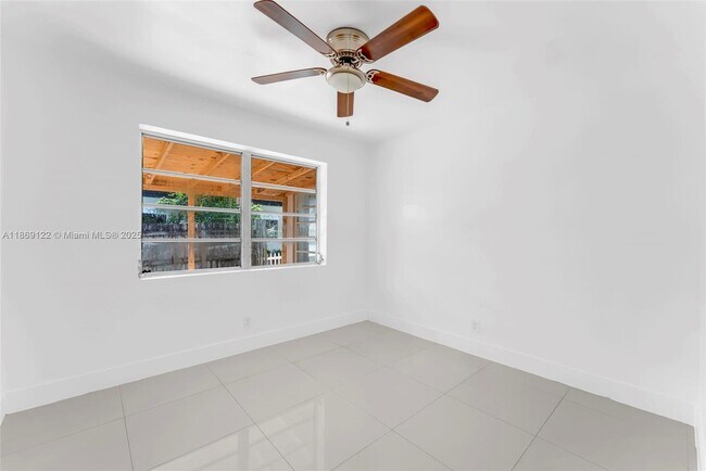 Building Photo - 1131 SW 32nd Ct