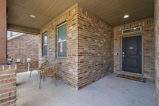 Building Photo - 716 Monarch Ln