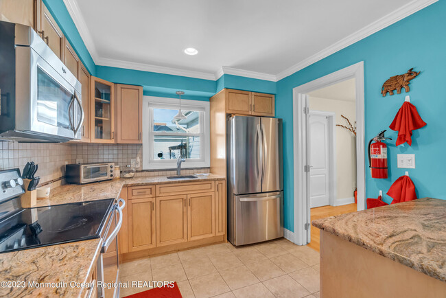 Building Photo - 208 Carteret Ave