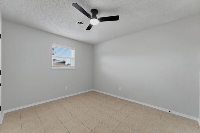 Building Photo - 1247 W Sunset Dr