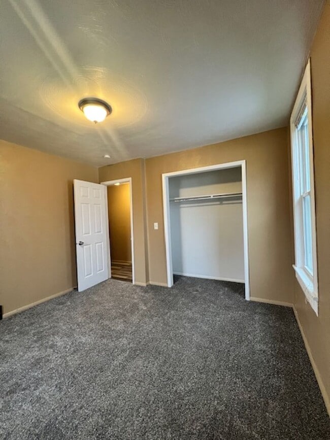 Building Photo - 11 8th St SW