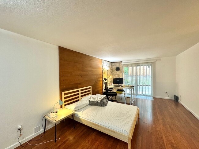 Building Photo - Beautiful Ground-Floor Condo Near Microsoft