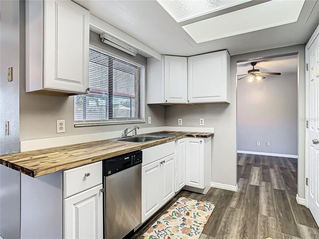 Building Photo - 7801 Rolling Grove Dr W
