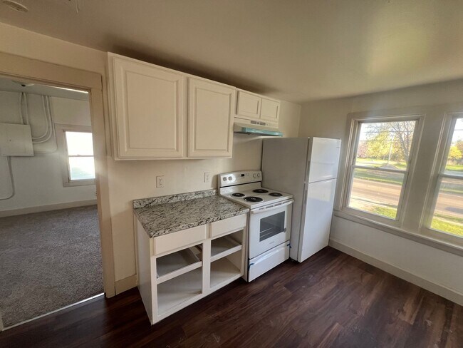 Building Photo - 2417 W Jolly Rd