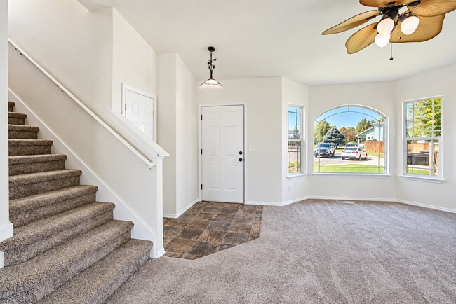 Building Photo - 3 Bed / 2 Bath Home on Quiet Cul-de-Sac