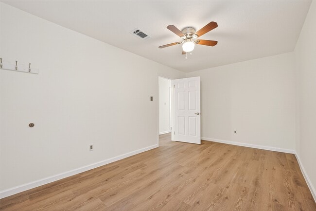 Building Photo - 7950 Longridge Dr