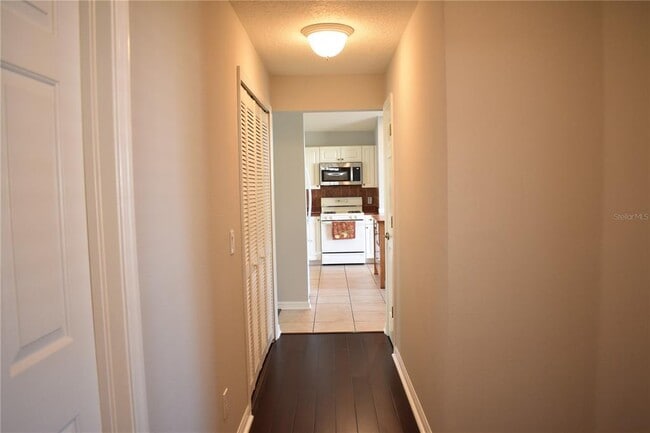 Building Photo - 2132 Brandon Park Cir