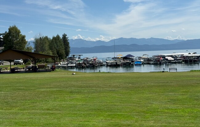 Building Photo - Beautiful Lakeside Home