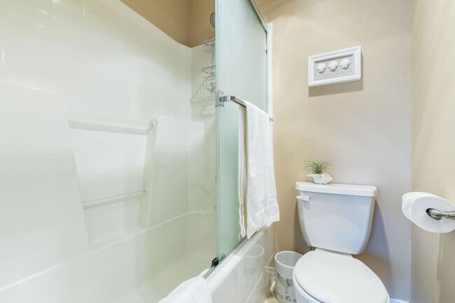 Building Photo - 2325 S G St