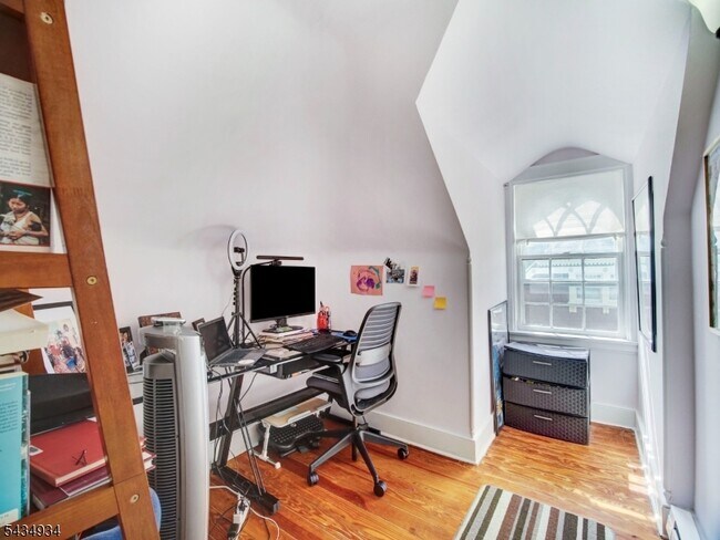 Building Photo - 285 Claremont Ave