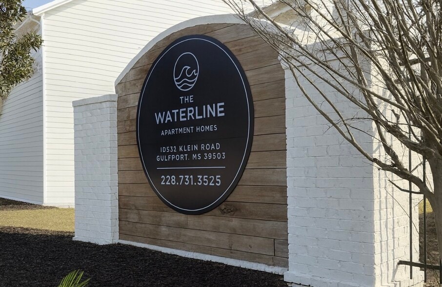 Building Photo - The Waterline