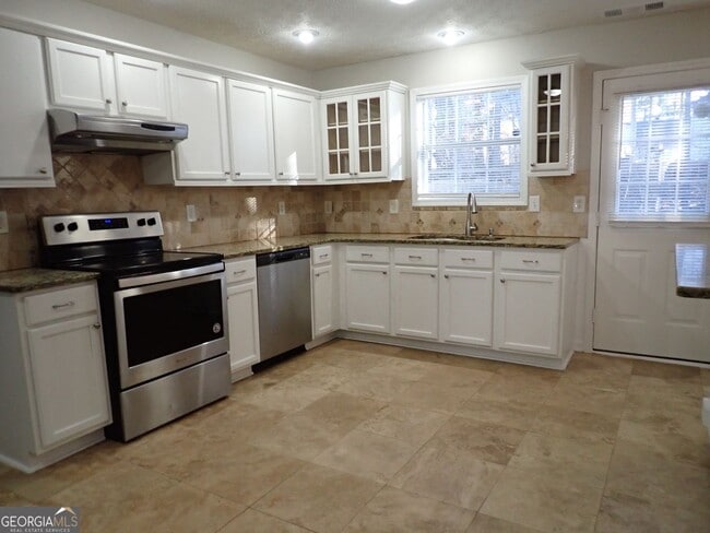 Building Photo - 827 Sinclair Way