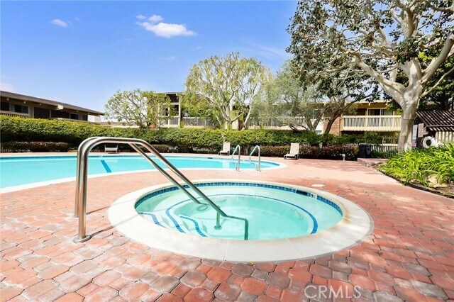 Building Photo - 6542 Ocean Crest Dr