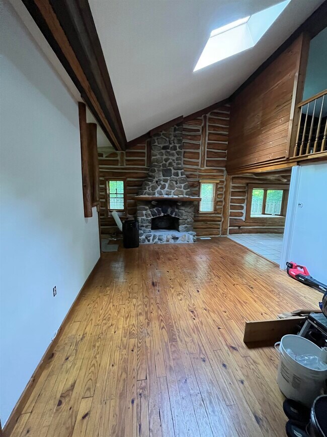 Building Photo - 56 E Park Dr
