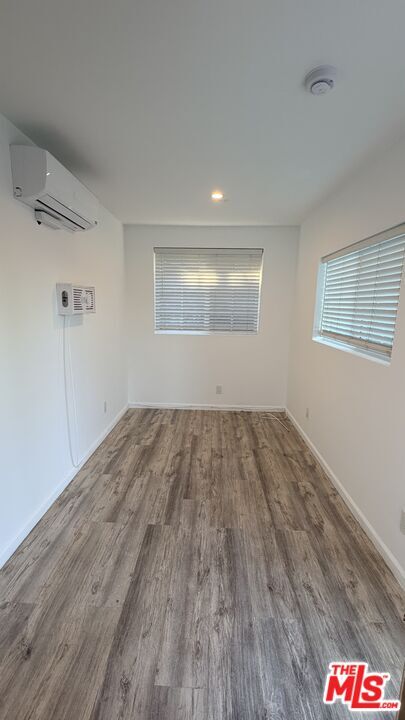 Building Photo - 10937 Whitaker Ave