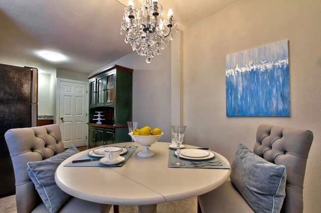 Building Photo - Great One Bedroom Condo in Monterey