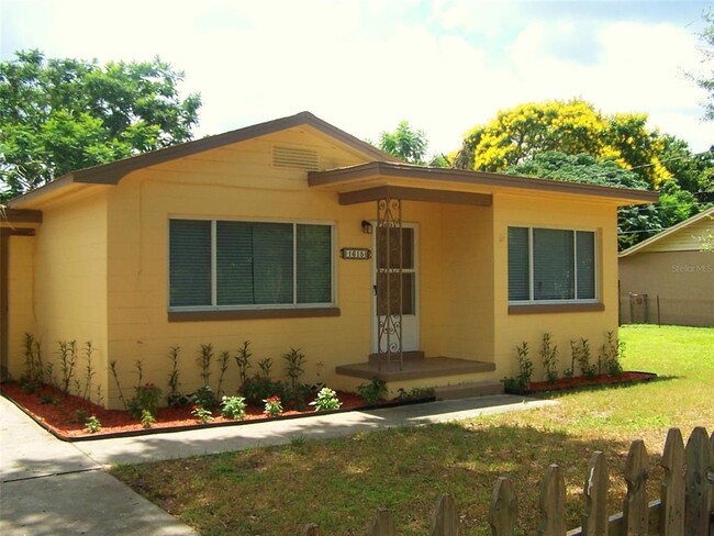 Building Photo - 1615 Crocker Ave