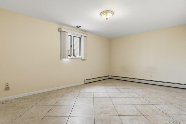 Building Photo - 11 7th St