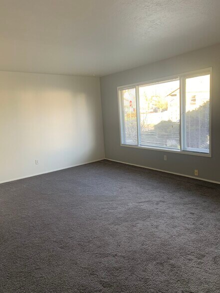 Building Photo - 8608 SE Bybee Blvd