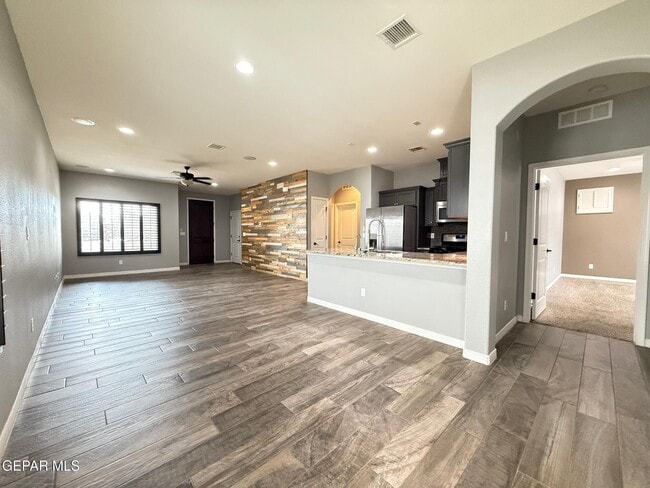Building Photo - 13454 Everingham St