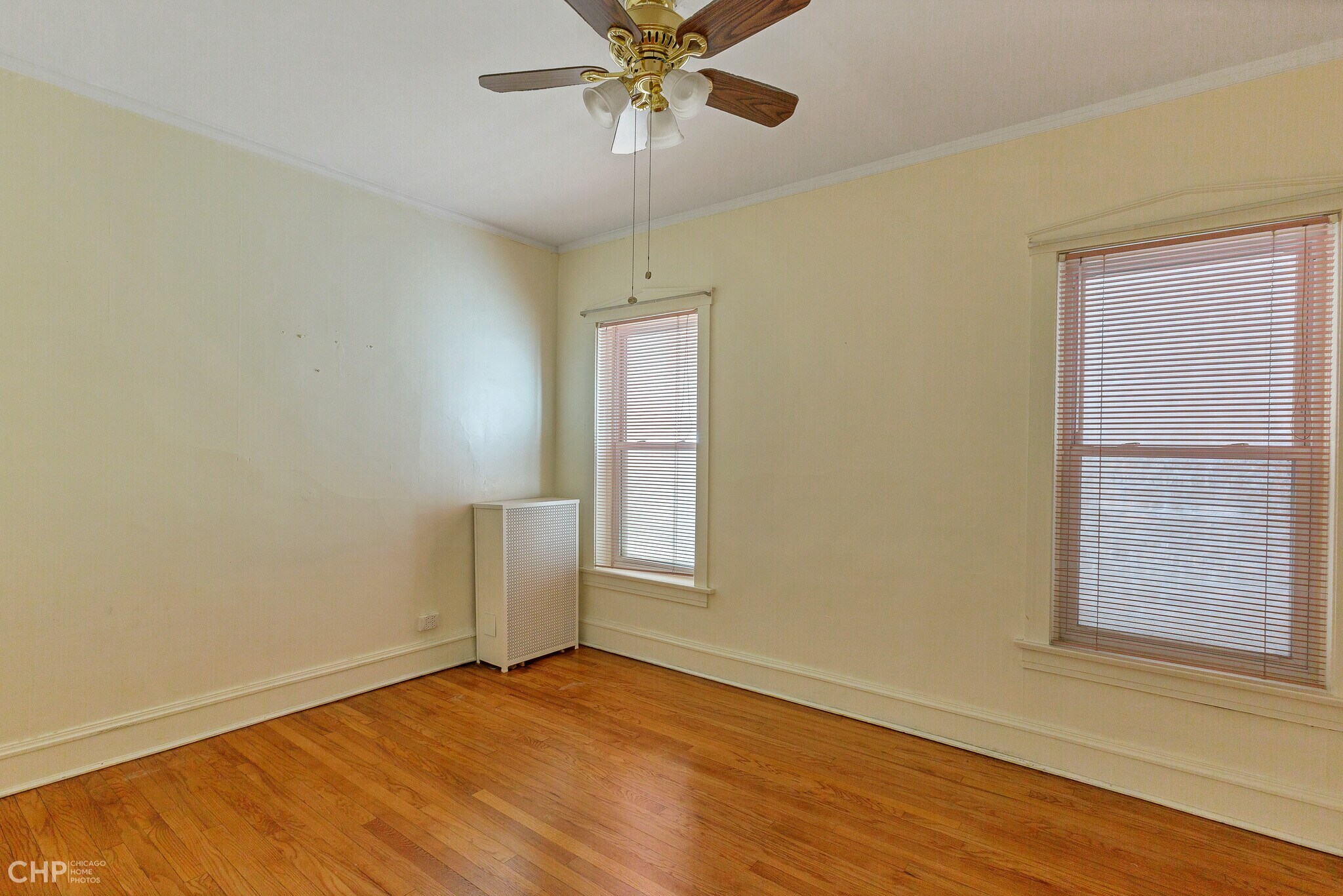 Building Photo - 6528 N Bosworth Ave
