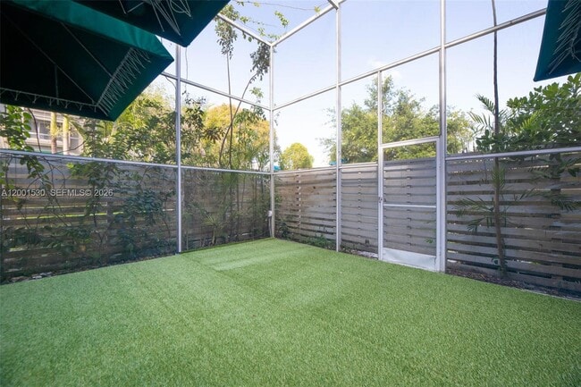 Building Photo - 565 NW 97th Ave