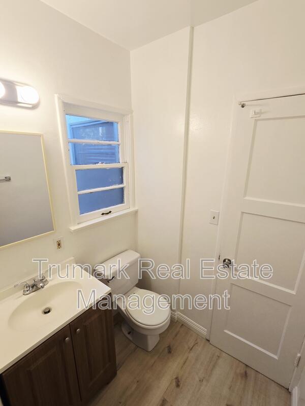 Building Photo - 526 Naranja Dr