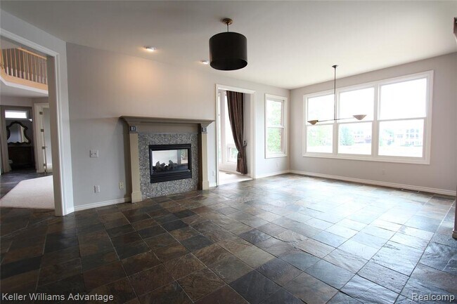 Building Photo - 18547 Clairmont Cir E